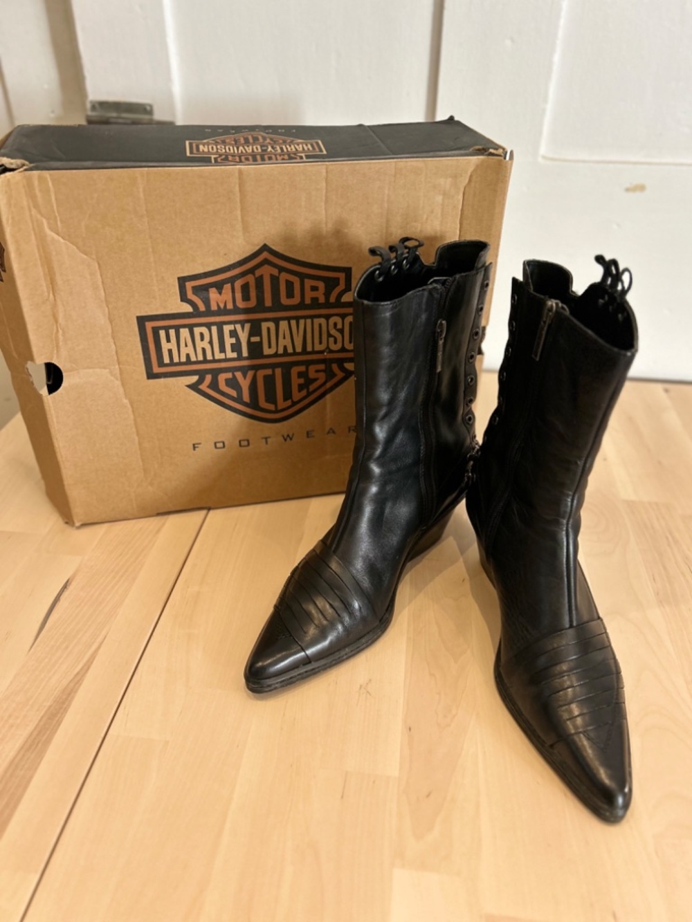 Harley-Davidson Women's Black Leather Stacked Heel Boot with Chain Detail - Picture 2 of 6